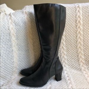 Gorgeous knew high with full zip boot